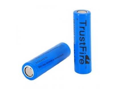 Comprar Baterнa recargable TR 18650 TrustFire 3.7v 2400mAh al mayor